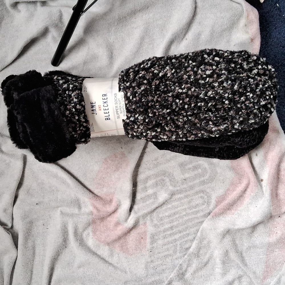 🆕️ Jane and Bleecker shoe size 4-10 super soft black slipper socks - Picture 2 of 5